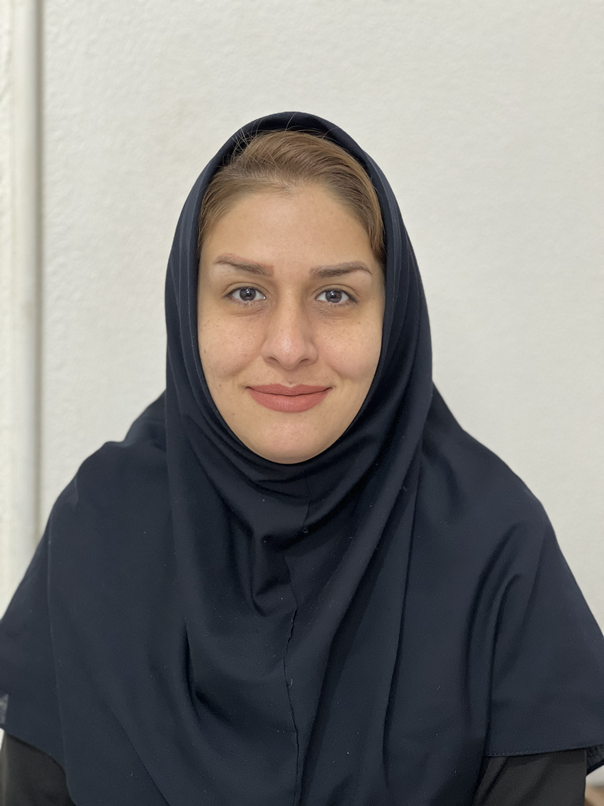 سرکار خانم عطایی دبیر تخصصی علوم دبستان صبا یک